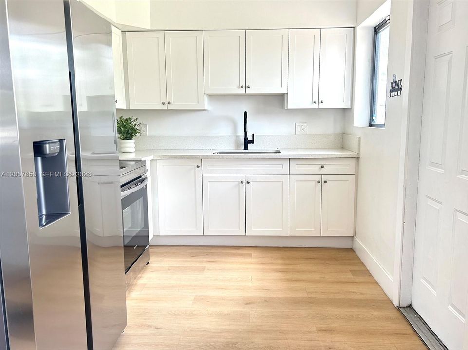 For Sale: $399,000 (3 beds, 1 baths, 962 Square Feet)