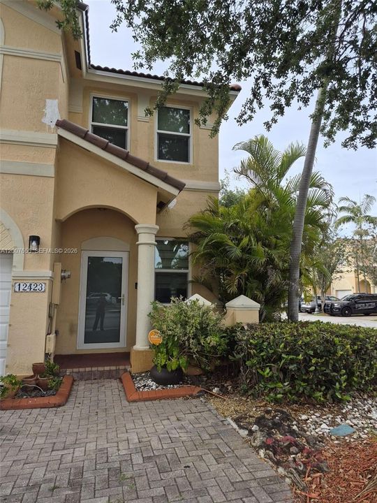 Active With Contract: $540,000 (4 beds, 2 baths, 1793 Square Feet)