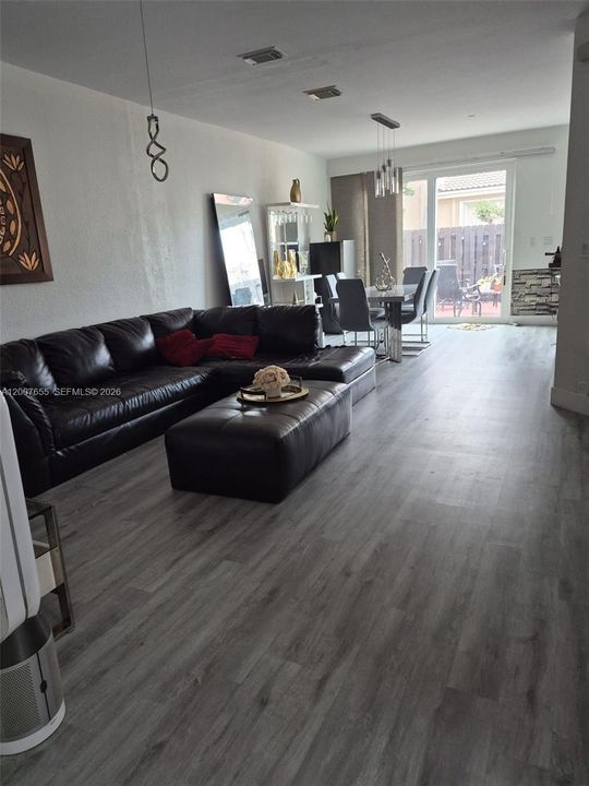 Active With Contract: $540,000 (4 beds, 2 baths, 1793 Square Feet)