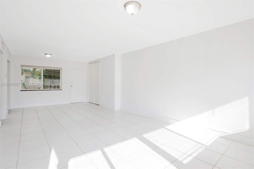 На продажу: $299,900 (1 спален, 1 ванн, 882 Квадратных фут)