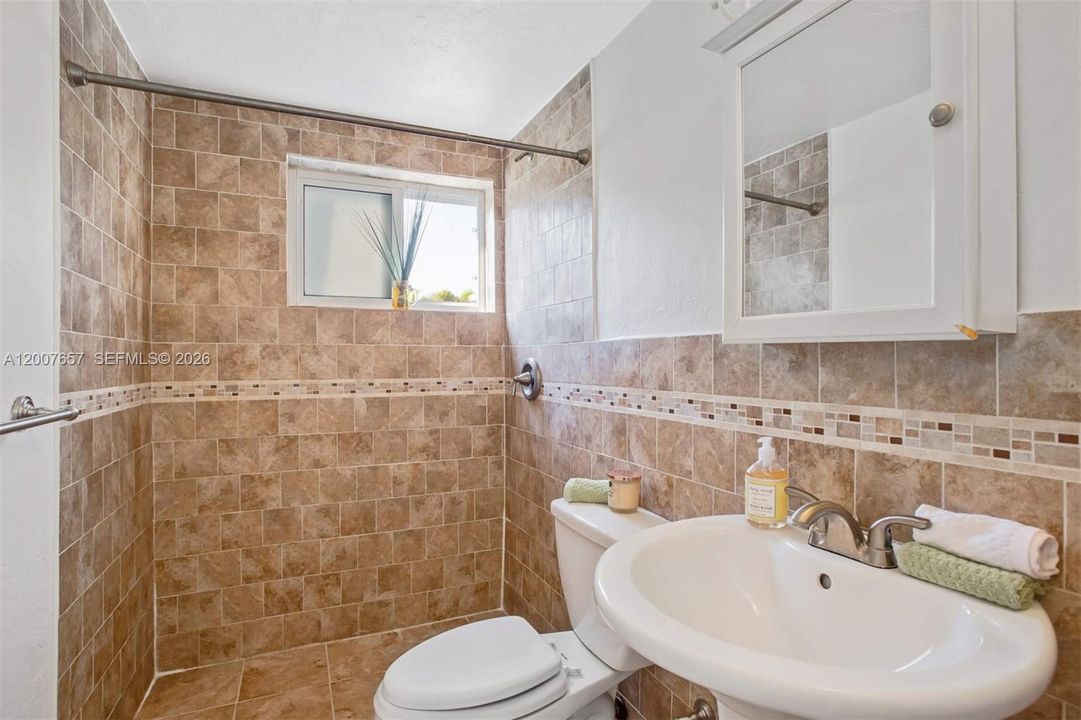 На продажу: $299,900 (1 спален, 1 ванн, 882 Квадратных фут)