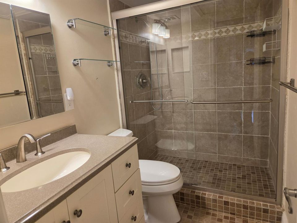 Seney-hallbath