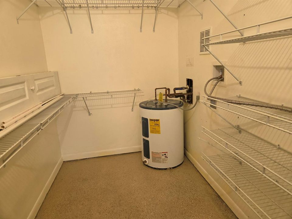 Seney-mastercloset