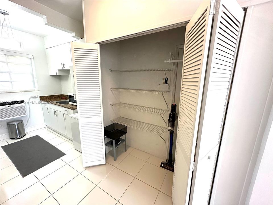 Под контрактом: $1,900 (0 спален, 1 ванн, 420 Квадратных фут)