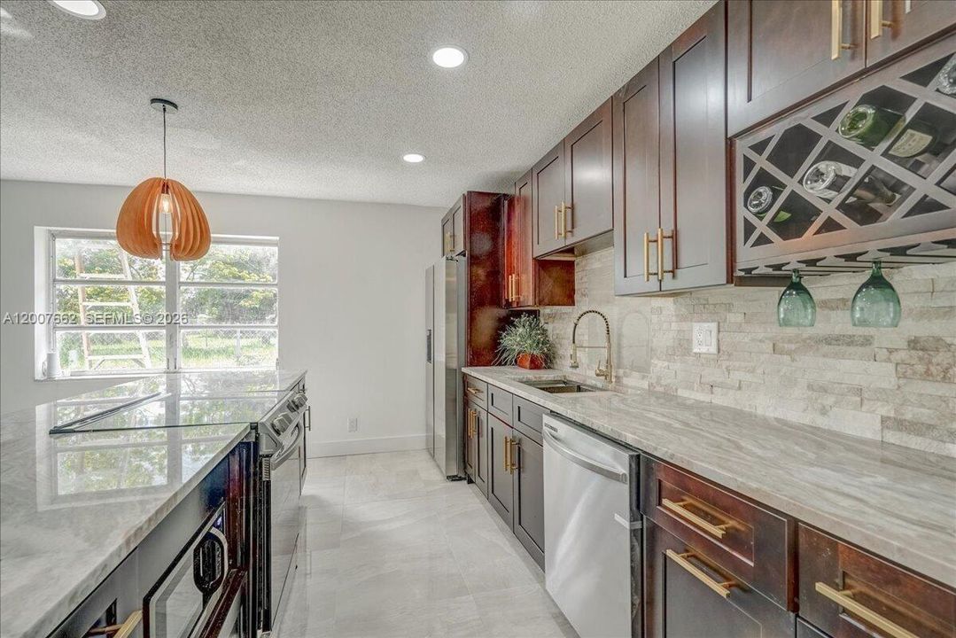 For Sale: $425,000 (4 beds, 3 baths, 1616 Square Feet)
