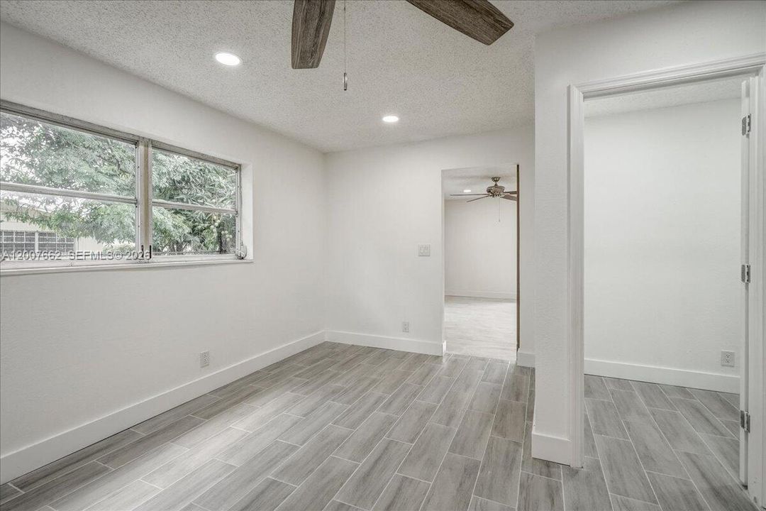 For Sale: $425,000 (4 beds, 3 baths, 1616 Square Feet)