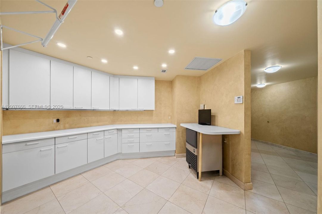 For Sale: $4,600,000 (2 beds, 3 baths, 3520 Square Feet)
