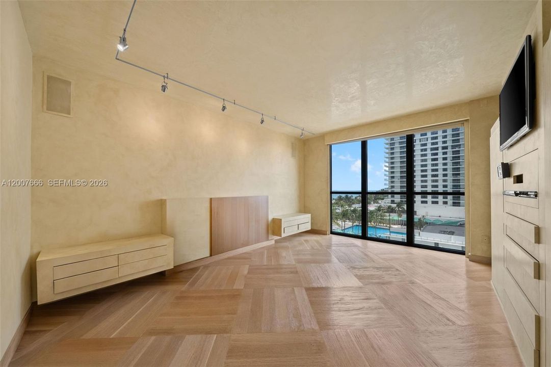 For Sale: $4,600,000 (2 beds, 3 baths, 3520 Square Feet)