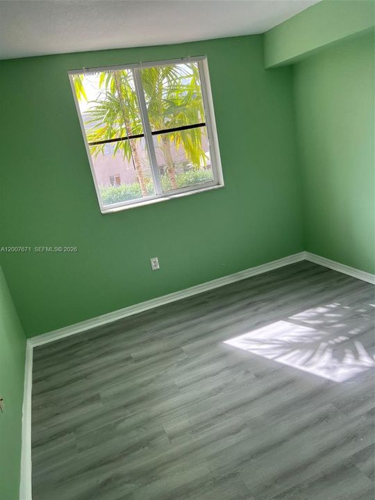 For Sale: $215,000 (2 beds, 2 baths, 906 Square Feet)