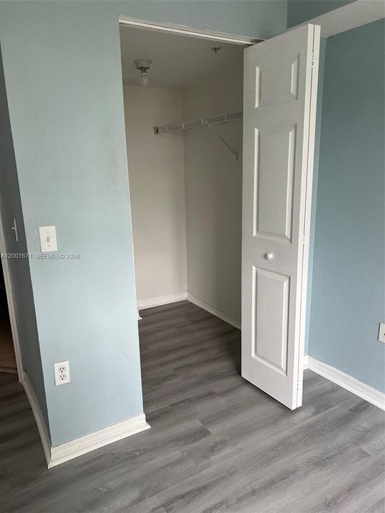 For Sale: $215,000 (2 beds, 2 baths, 906 Square Feet)