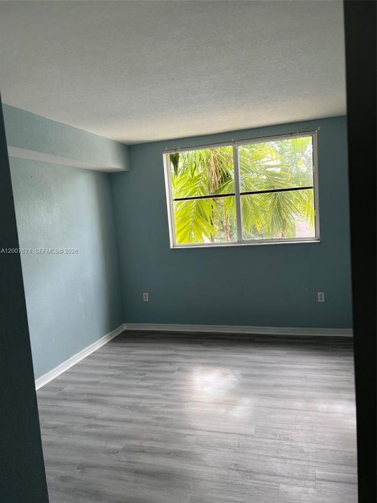 For Sale: $215,000 (2 beds, 2 baths, 906 Square Feet)