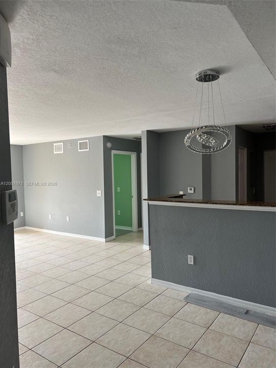 For Sale: $215,000 (2 beds, 2 baths, 906 Square Feet)