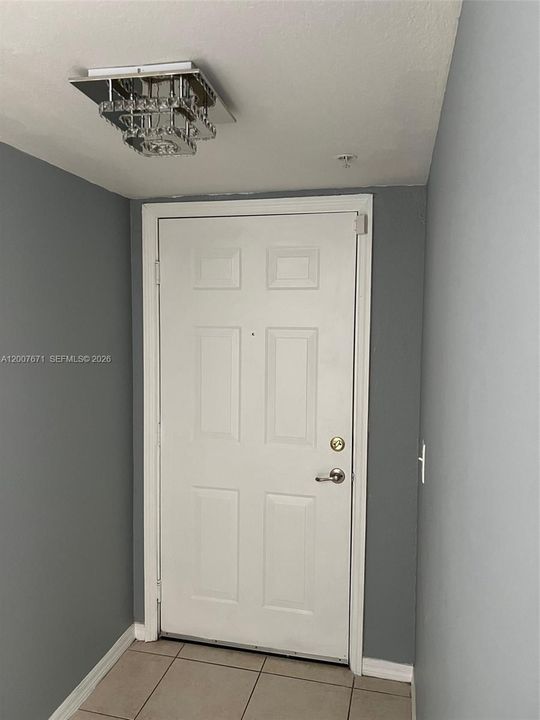 For Sale: $215,000 (2 beds, 2 baths, 906 Square Feet)