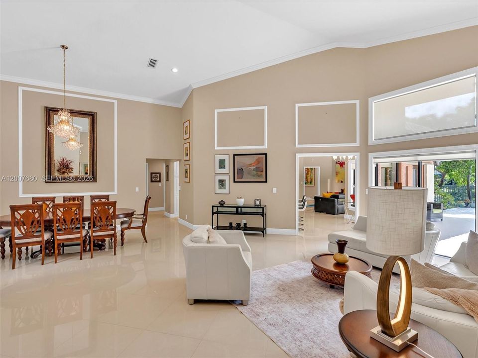 Activo con contrato: $1,295,000 (5 camas, 3 baños, 2800 Pies cuadrados)