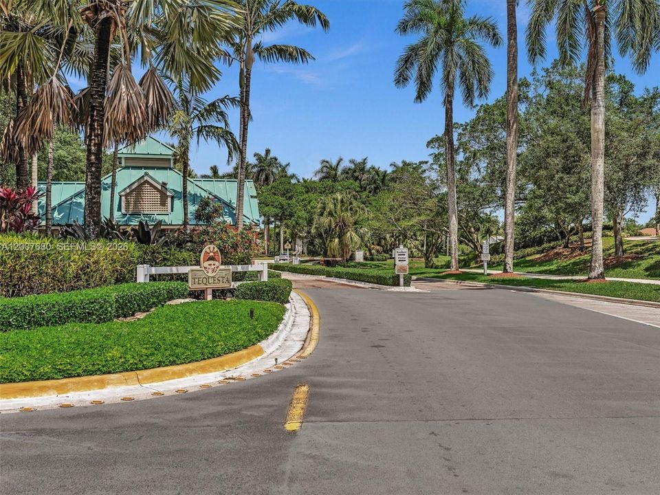 Activo con contrato: $1,295,000 (5 camas, 3 baños, 2800 Pies cuadrados)