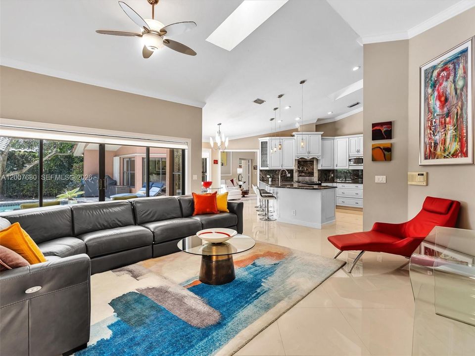 Activo con contrato: $1,295,000 (5 camas, 3 baños, 2800 Pies cuadrados)