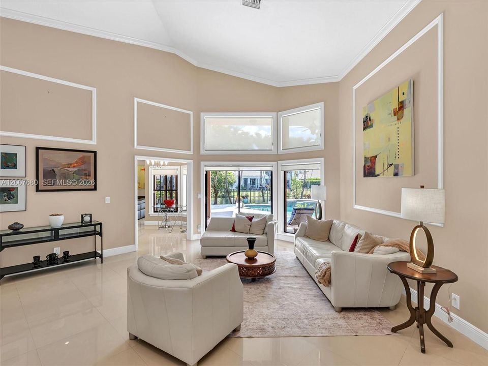 Activo con contrato: $1,295,000 (5 camas, 3 baños, 2800 Pies cuadrados)