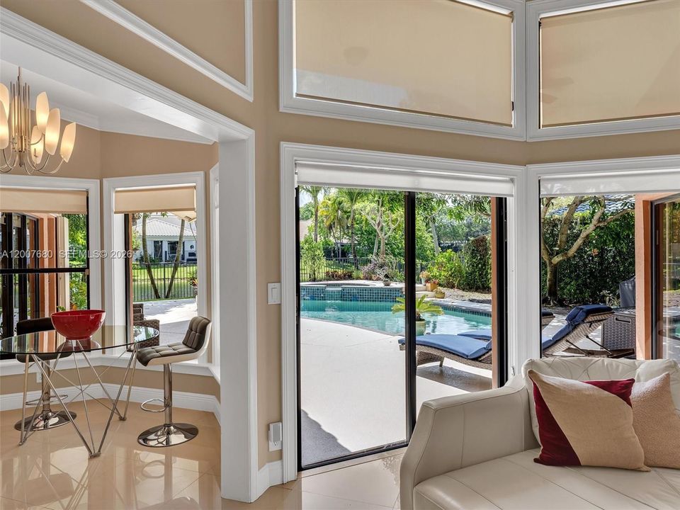 Activo con contrato: $1,295,000 (5 camas, 3 baños, 2800 Pies cuadrados)