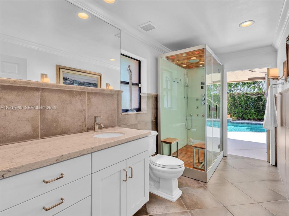 Activo con contrato: $1,295,000 (5 camas, 3 baños, 2800 Pies cuadrados)