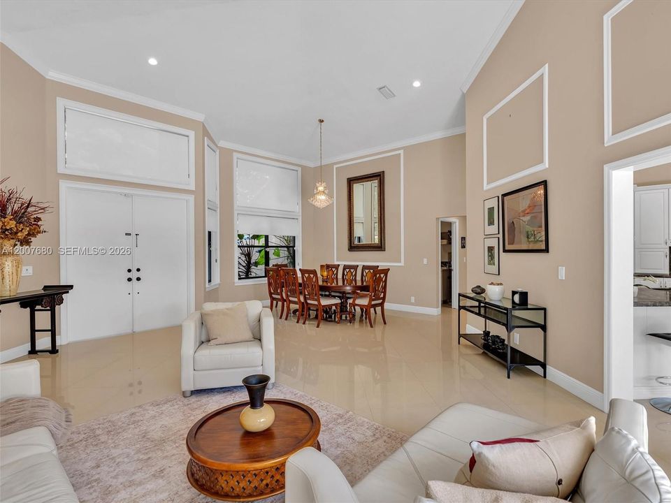 Activo con contrato: $1,295,000 (5 camas, 3 baños, 2800 Pies cuadrados)