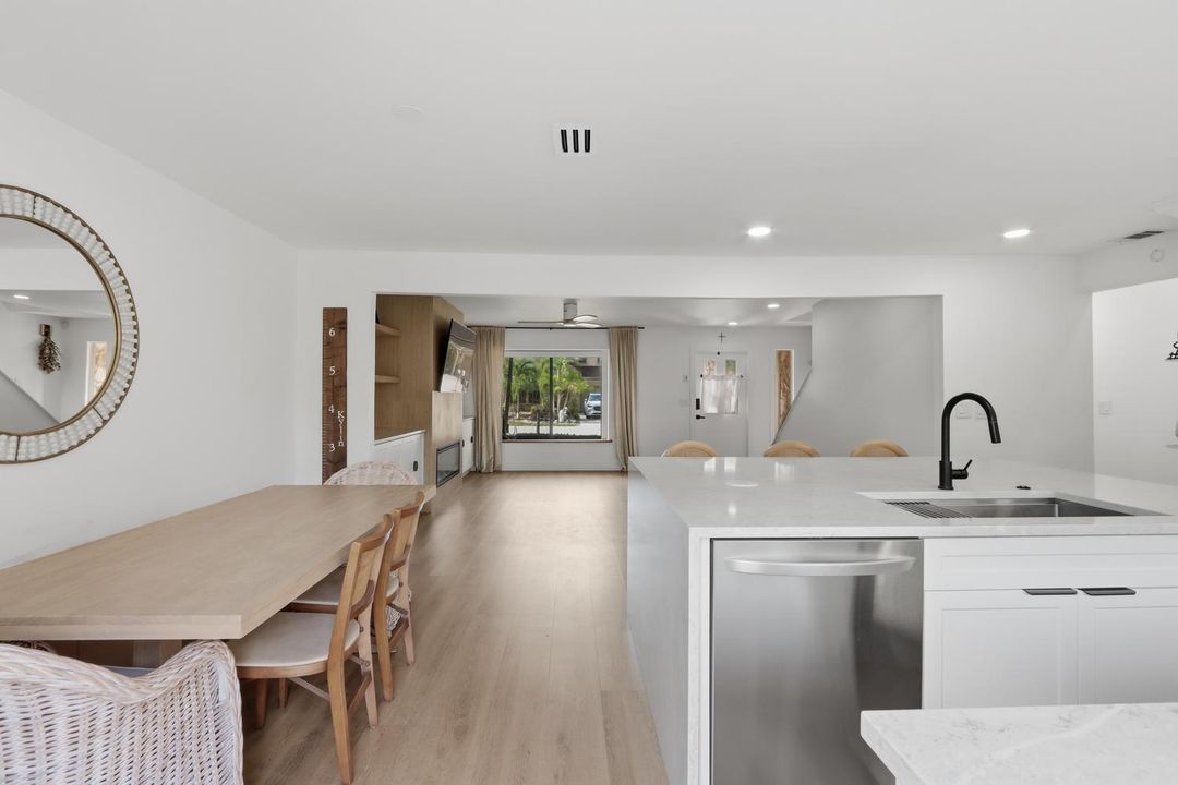 010-021-Kitchen Dining Room-1500x1000