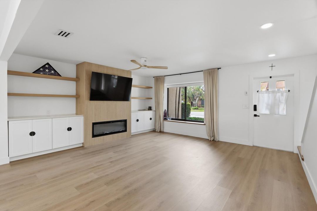 012-010-Living Room-1500x1000