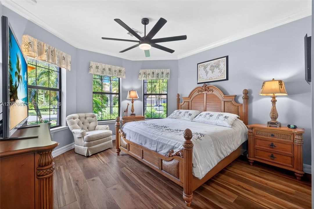 2nd Master BR Suite w/Bathroom & Walk-In Closet