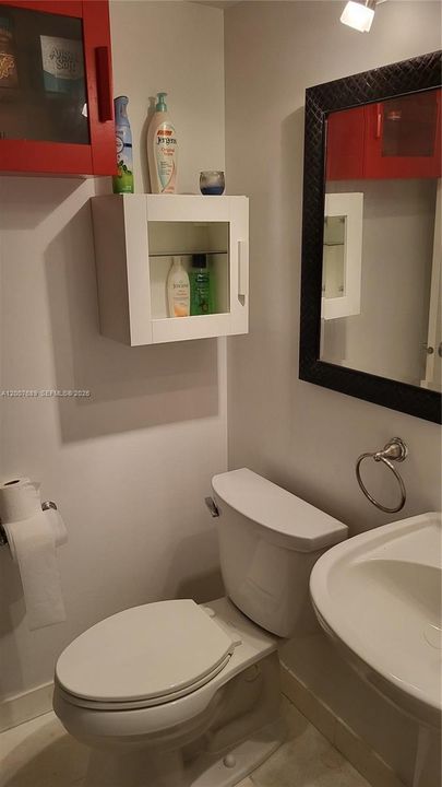 For Sale: $187,000 (1 beds, 1 baths, 741 Square Feet)