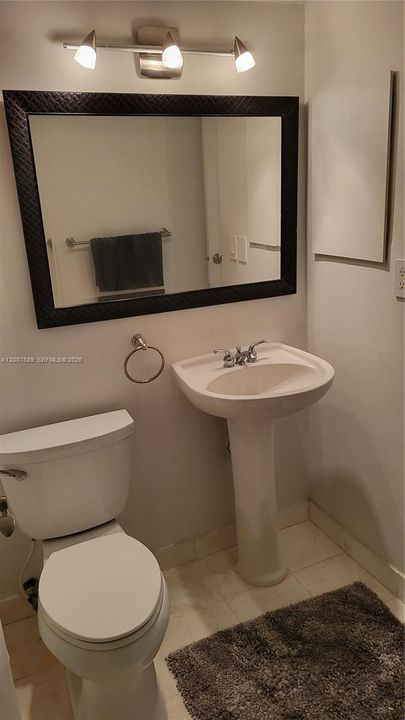 For Sale: $187,000 (1 beds, 1 baths, 741 Square Feet)