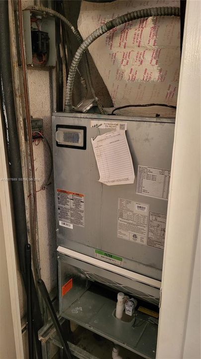 For Sale: $187,000 (1 beds, 1 baths, 741 Square Feet)