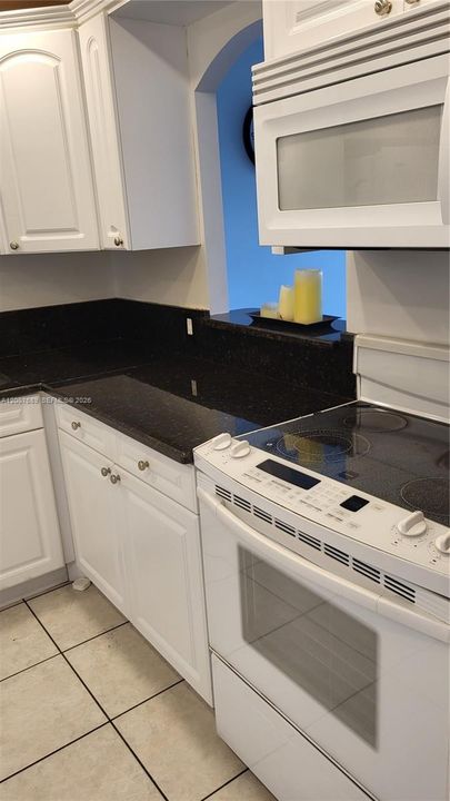 For Sale: $187,000 (1 beds, 1 baths, 741 Square Feet)