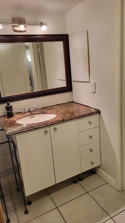 For Sale: $187,000 (1 beds, 1 baths, 741 Square Feet)