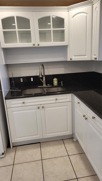 For Sale: $187,000 (1 beds, 1 baths, 741 Square Feet)
