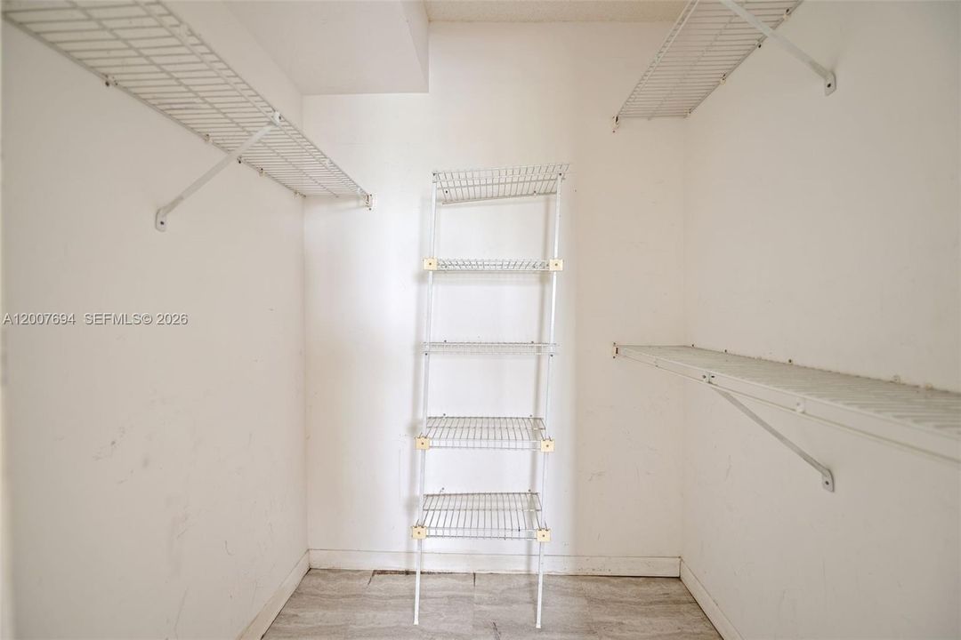 На продажу: $69,000 (2 спален, 2 ванн, 850 Квадратных фут)