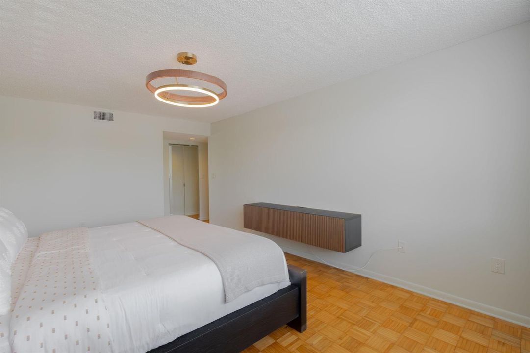 Primary Bedroom (3)