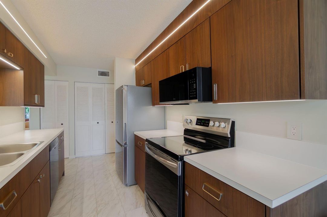 Kitchen (2)