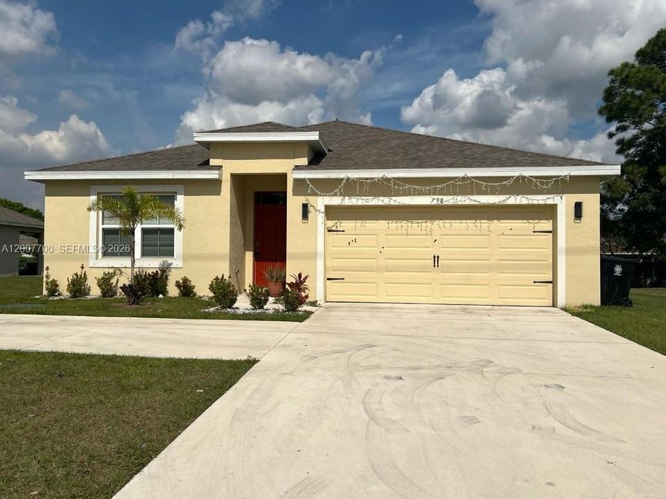 For Sale: $418,000 (4 beds, 2 baths, 1827 Square Feet)