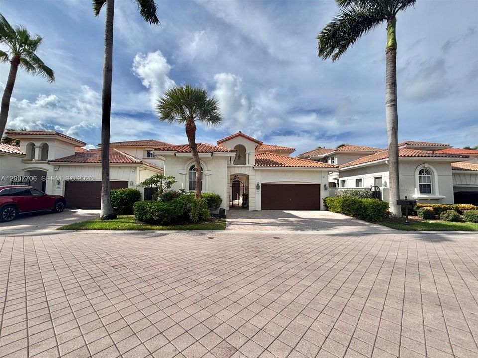 En Venta: $2,599,777 (5 camas, 4 baños, 3359 Pies cuadrados)