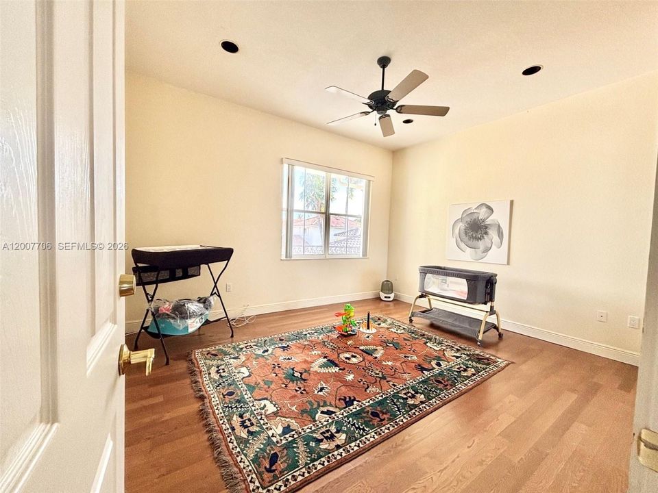 Guest bedroom