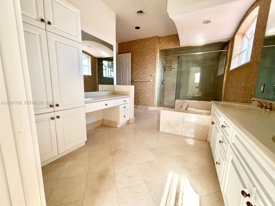 En Venta: $2,599,777 (5 camas, 4 baños, 3359 Pies cuadrados)