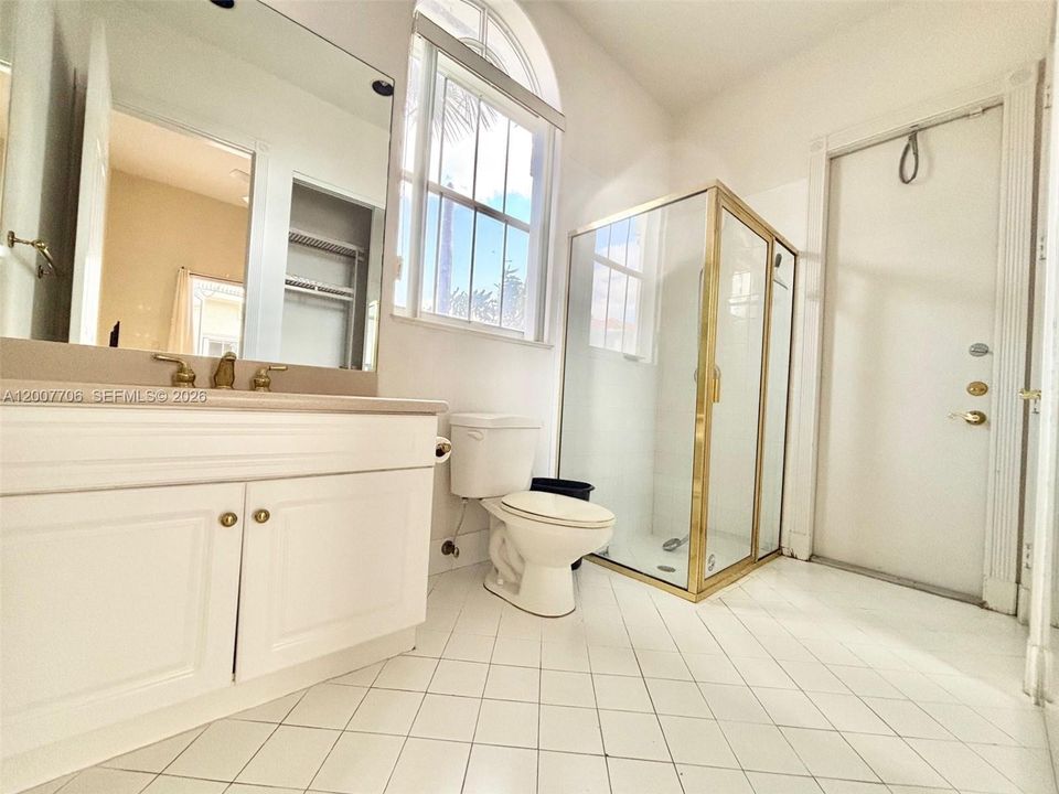 Guest house full bathroom