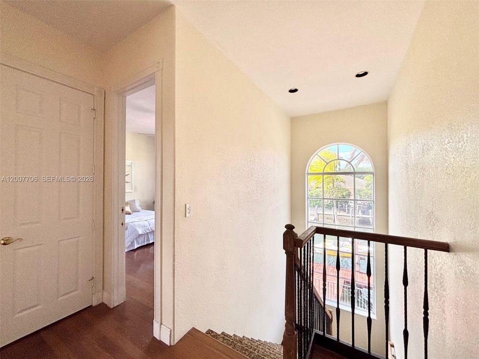 En Venta: $2,599,777 (5 camas, 4 baños, 3359 Pies cuadrados)