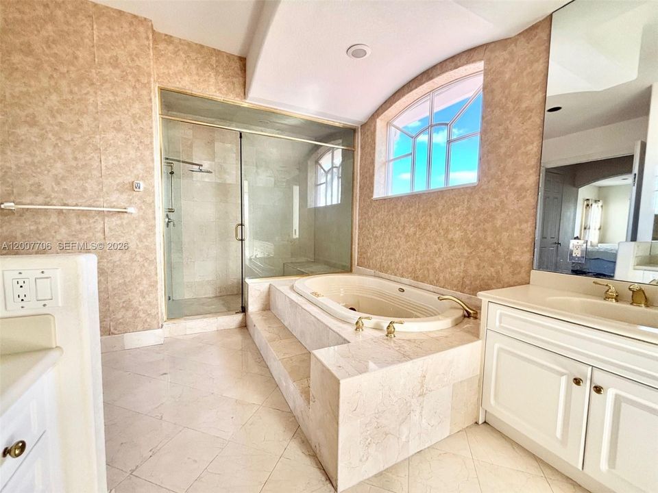 En Venta: $2,599,777 (5 camas, 4 baños, 3359 Pies cuadrados)