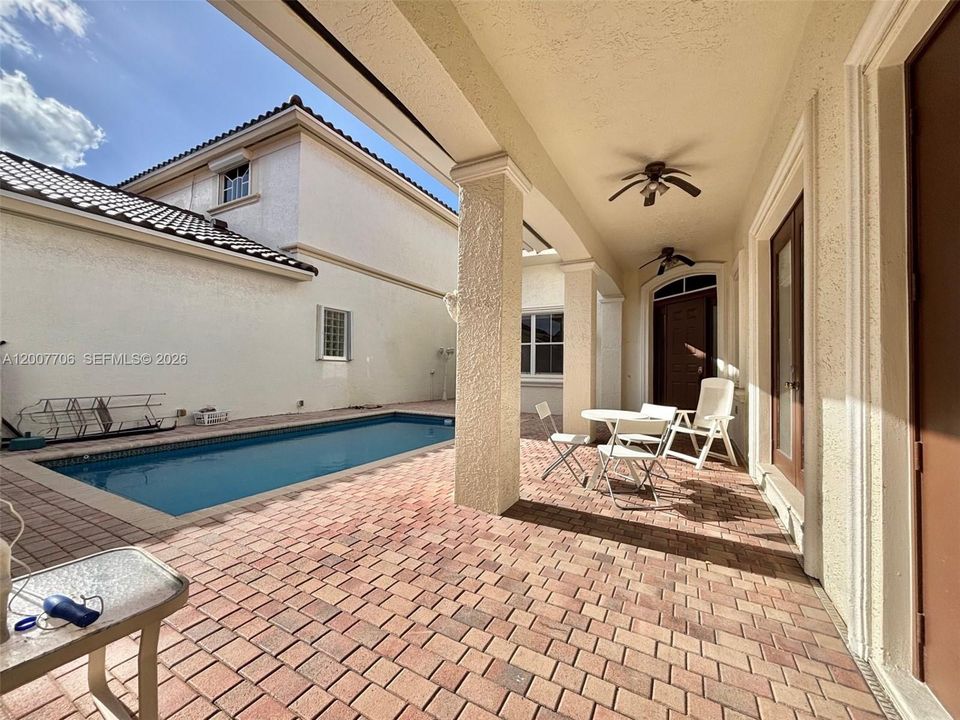 En Venta: $2,599,777 (5 camas, 4 baños, 3359 Pies cuadrados)
