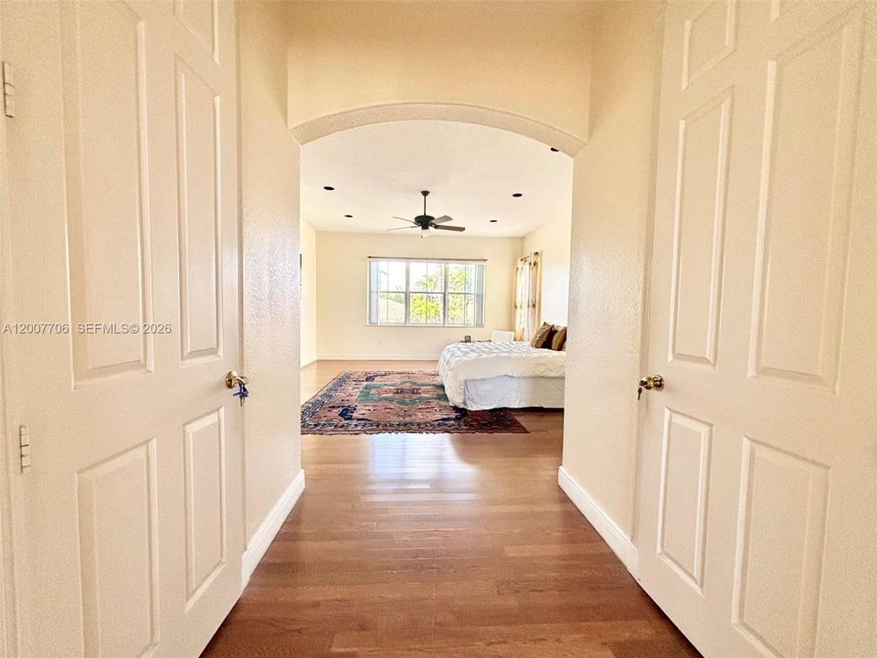 En Venta: $2,599,777 (5 camas, 4 baños, 3359 Pies cuadrados)