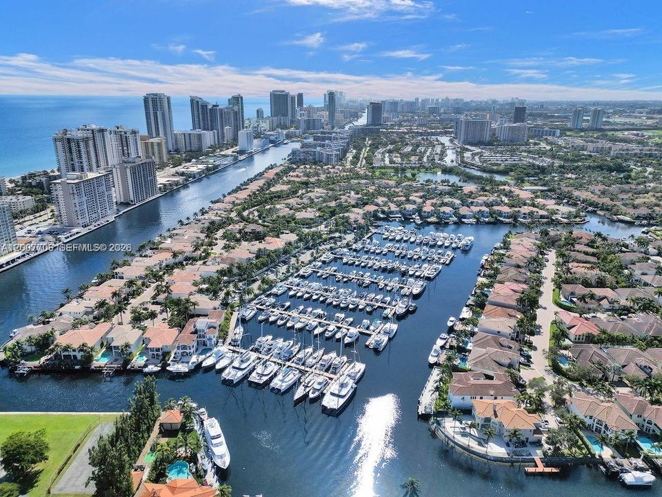 En Venta: $2,599,777 (5 camas, 4 baños, 3359 Pies cuadrados)