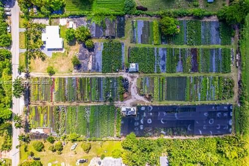 5.5 ACRES CROSS FENCED COMPOUND