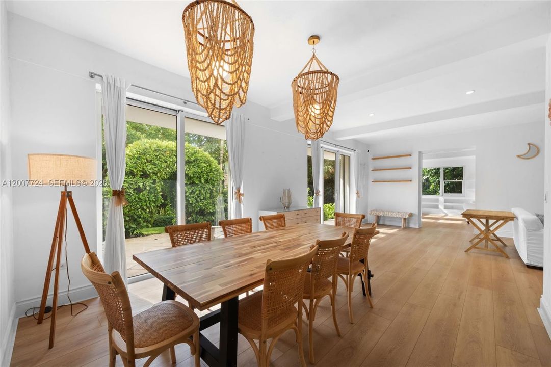 Active With Contract: $2,500,000 (4 beds, 3 baths, 1650 Square Feet)