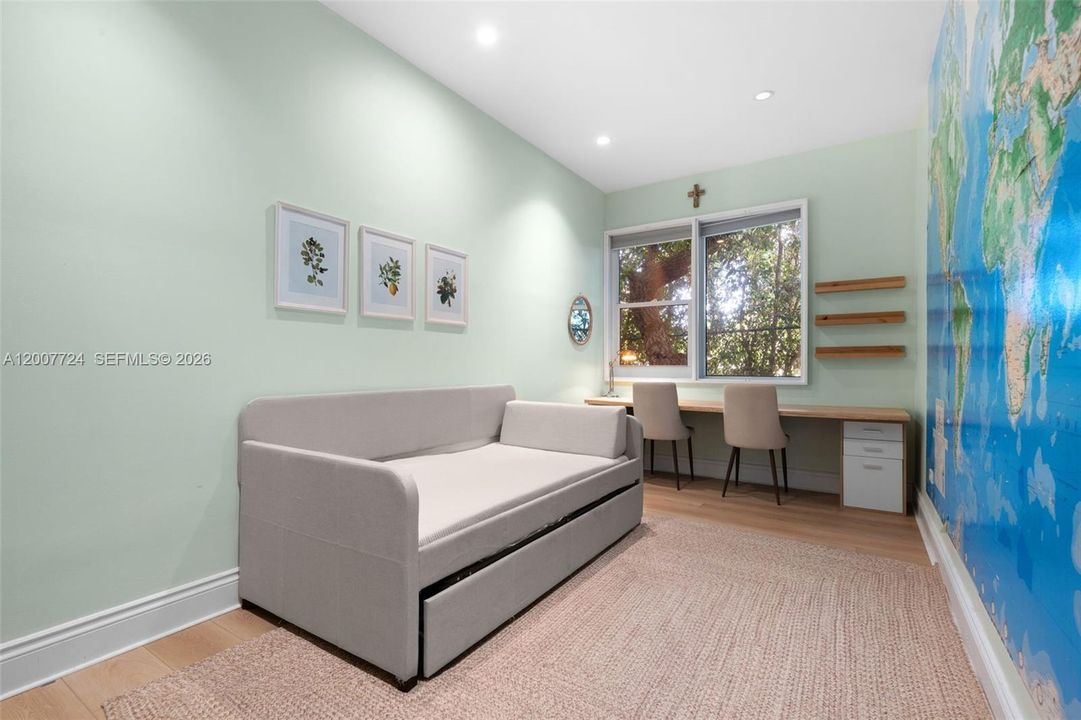 Active With Contract: $2,500,000 (4 beds, 3 baths, 1650 Square Feet)