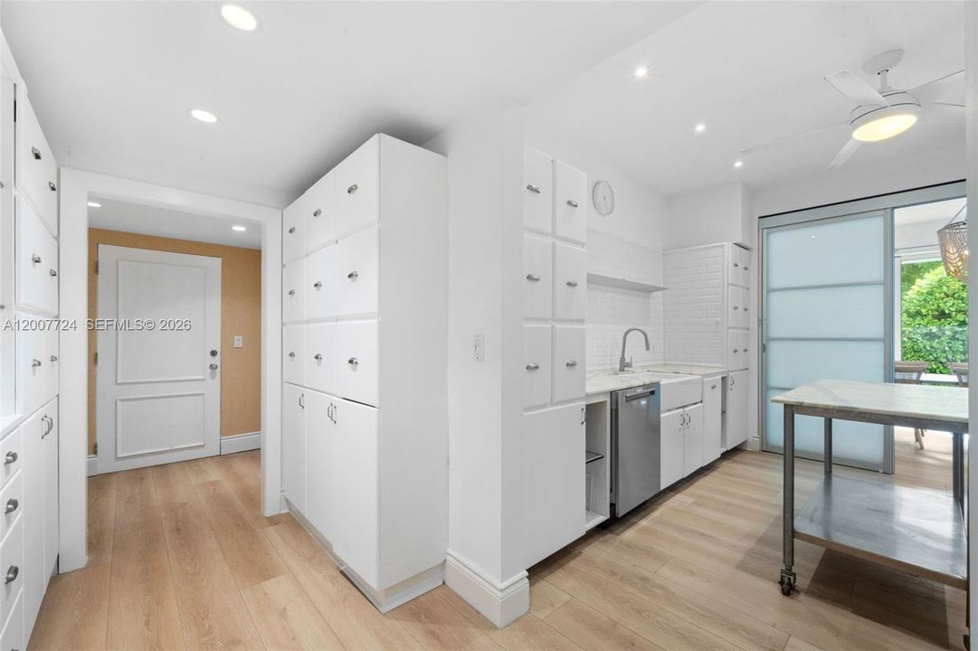 Active With Contract: $2,500,000 (4 beds, 3 baths, 1650 Square Feet)